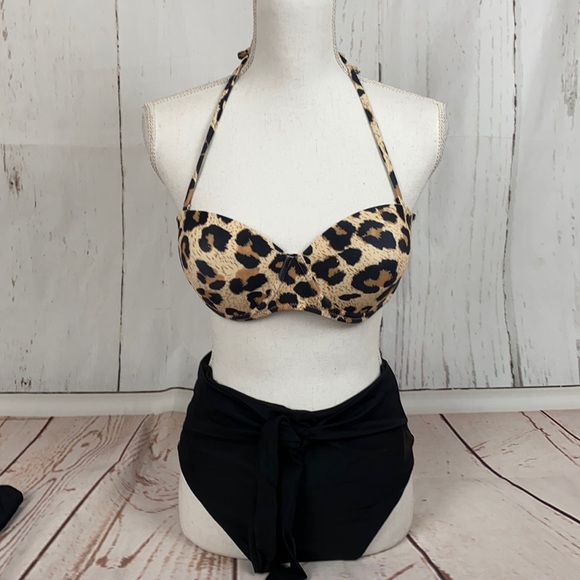 Bikini - Picture 1 of 5